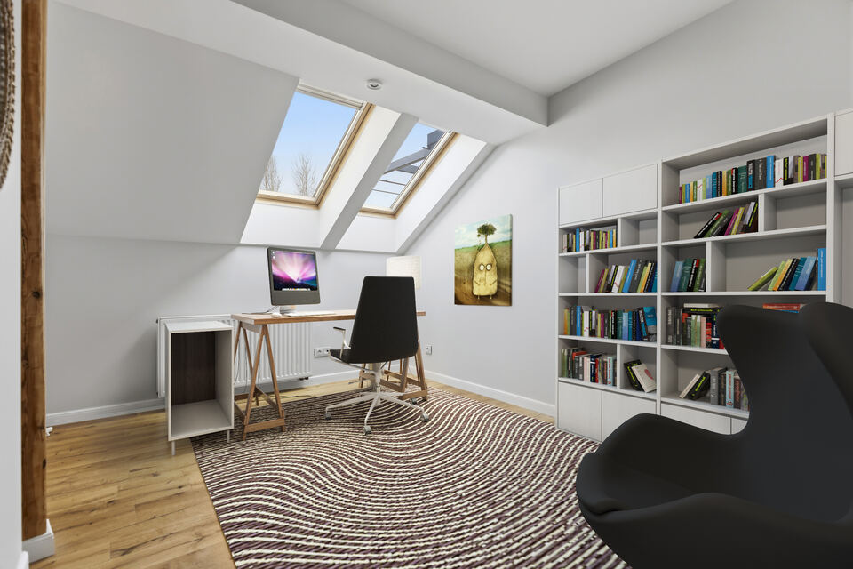Gabinet na poddaszu przed i po aranżacji Virtual Staging.