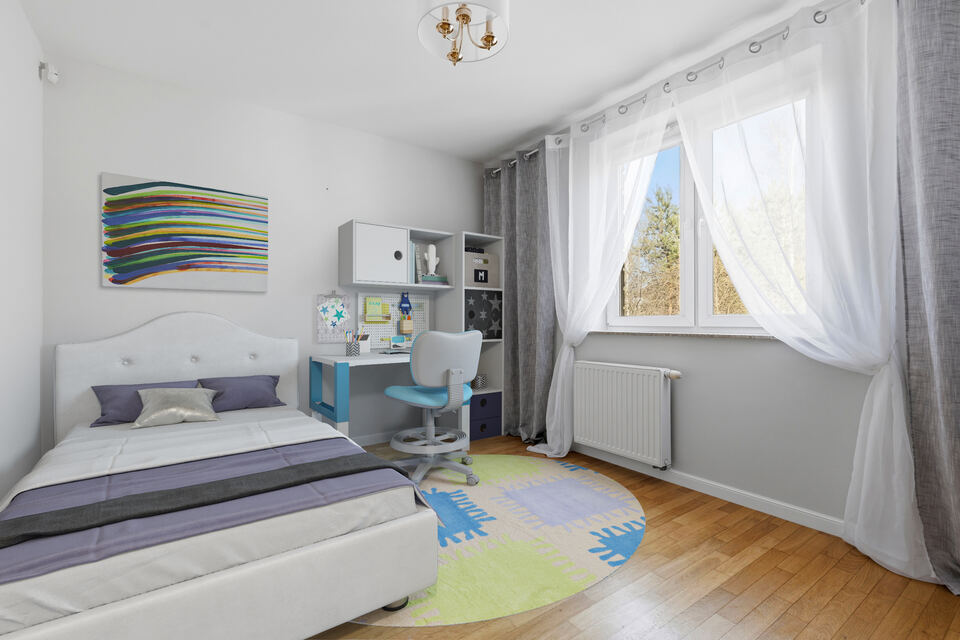 Pokój młodzieżowy przed i po aranżacji Virtual Staging.
