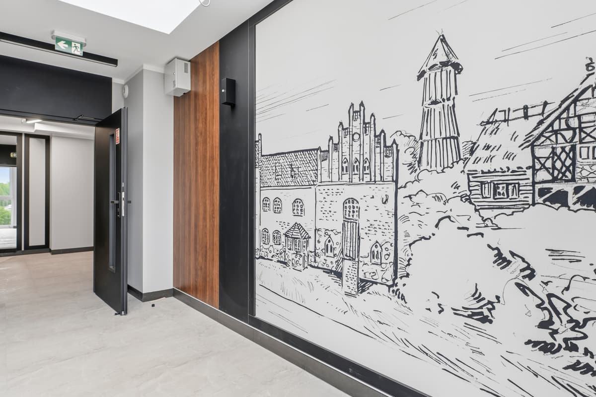 Hol z dekoracyjną grafiką architektoniczną
