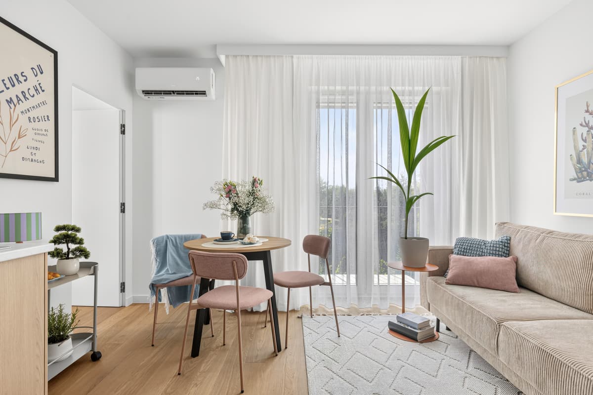 Salon z jadalnią i starannie dobranymi detalami